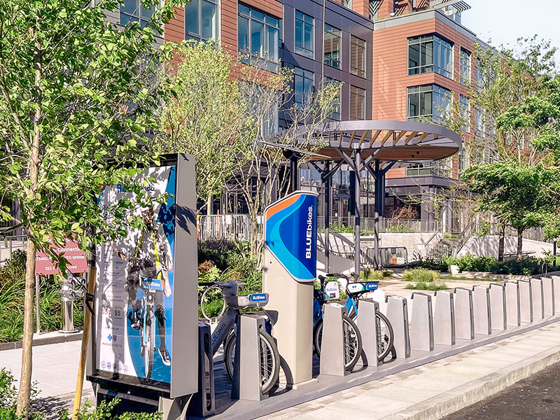 Bluebike station offering a sustainable commuting option close to 40 Thorndike office building